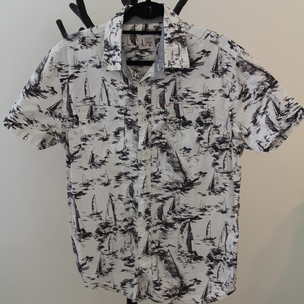 Short-Sleeve Button up